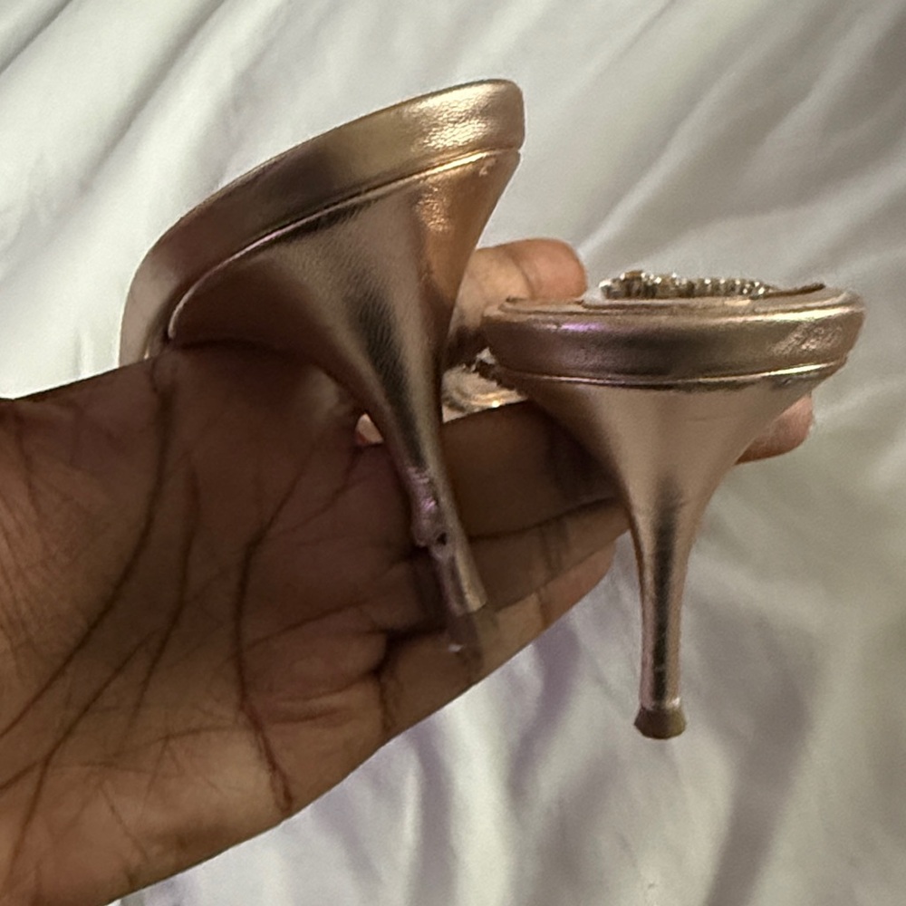 Christian Louboutin Elegant Gold Women's Sandals - Picture 6 of 7